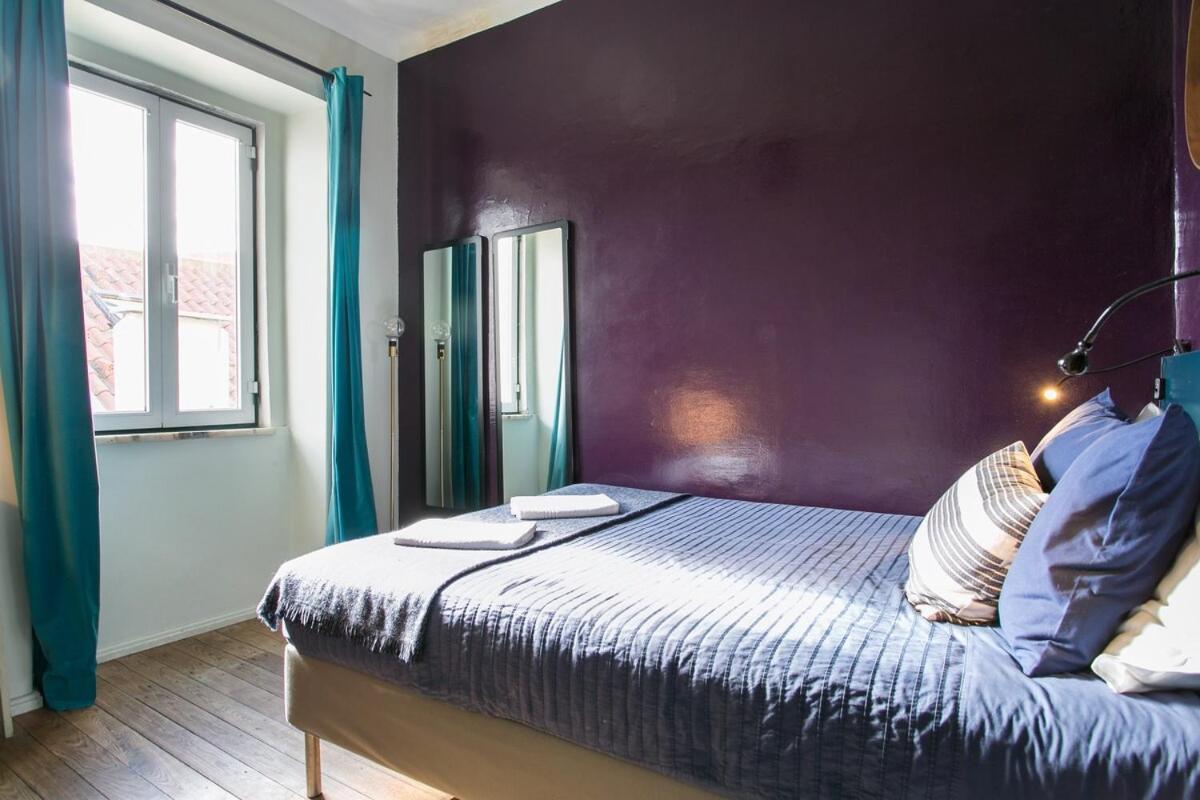 Spacious & Bright 3 Bedroom Apt, Iconic Bica Area, Historical Center Apartment