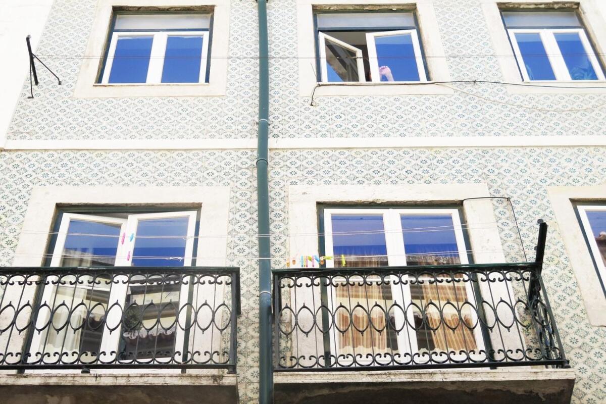 Spacious & Bright 3 Bedroom Apt, Iconic Bica Area, Historical Center Apartment