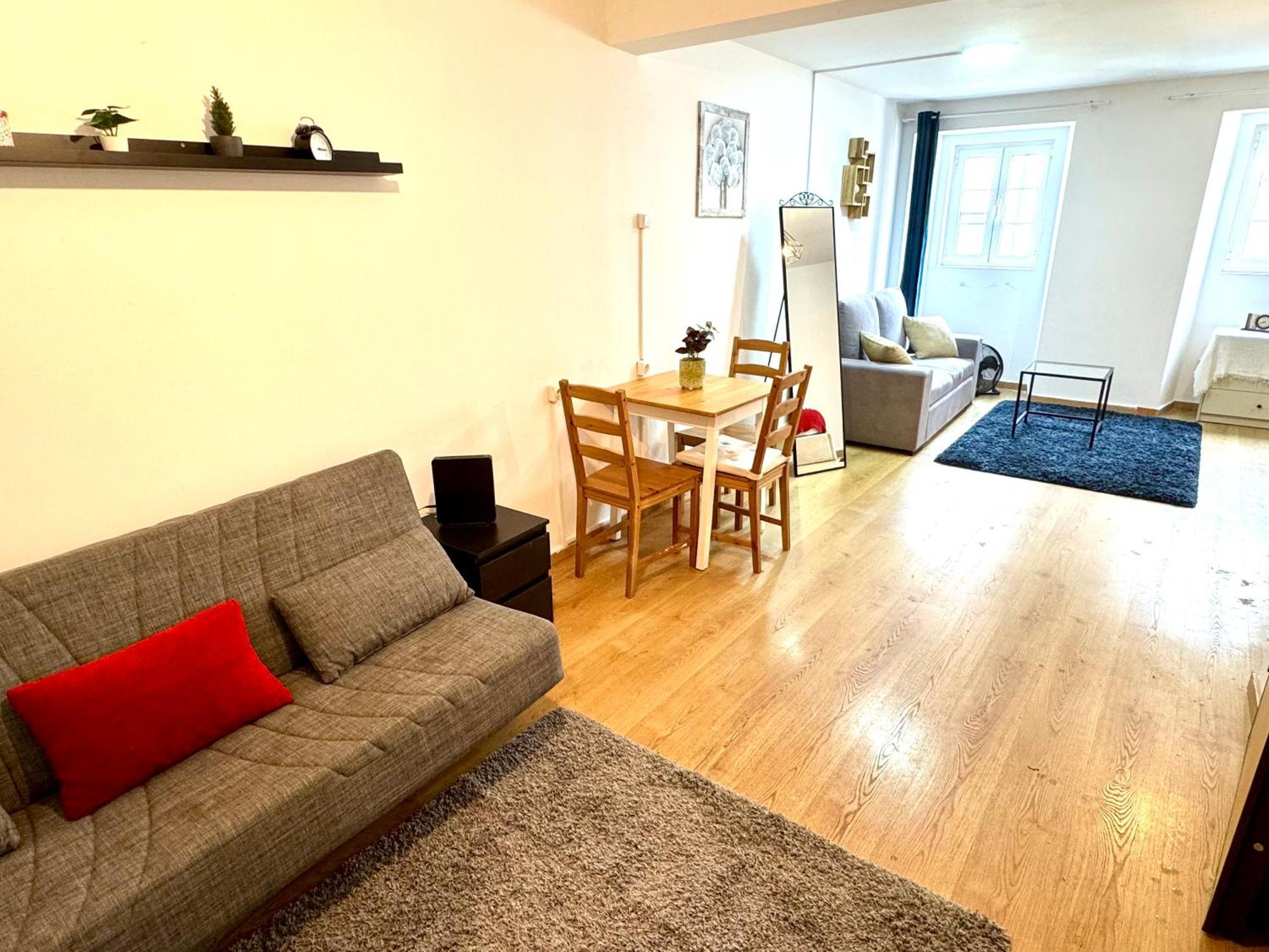 New, Cozy, Flat Apartment *