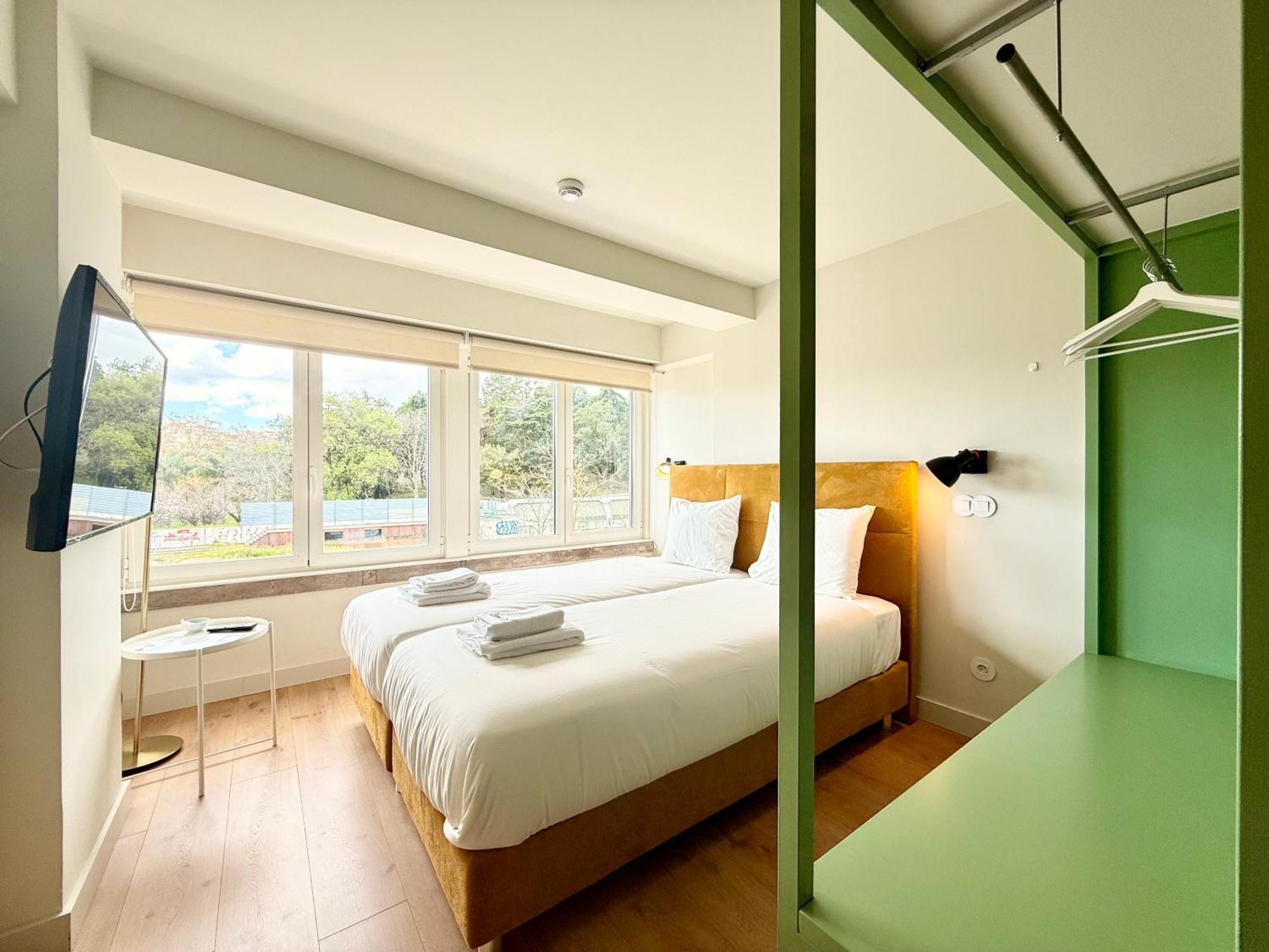 Out Marques Guest house Lisbon