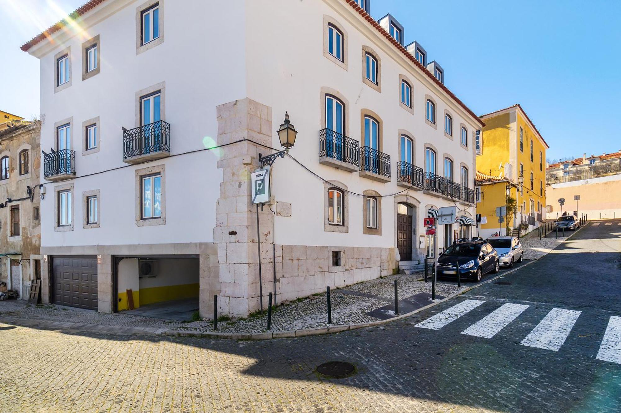 Whome Exclusive In A Prime Location With River View * Lisbon