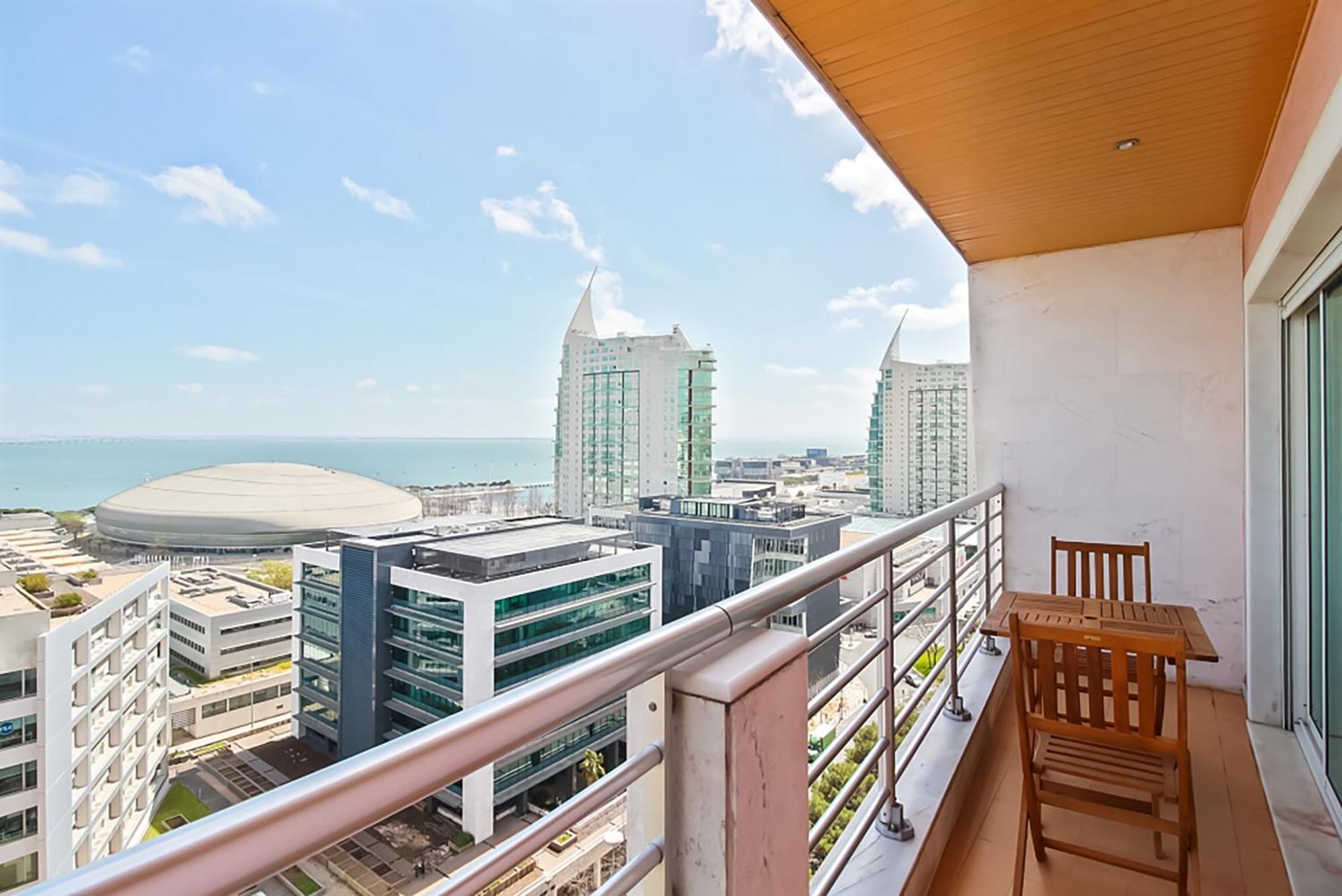 Apartment Haven In - Exquisite Floor With 7 Meters Balcony To The Largest Riverfront In Lisbon