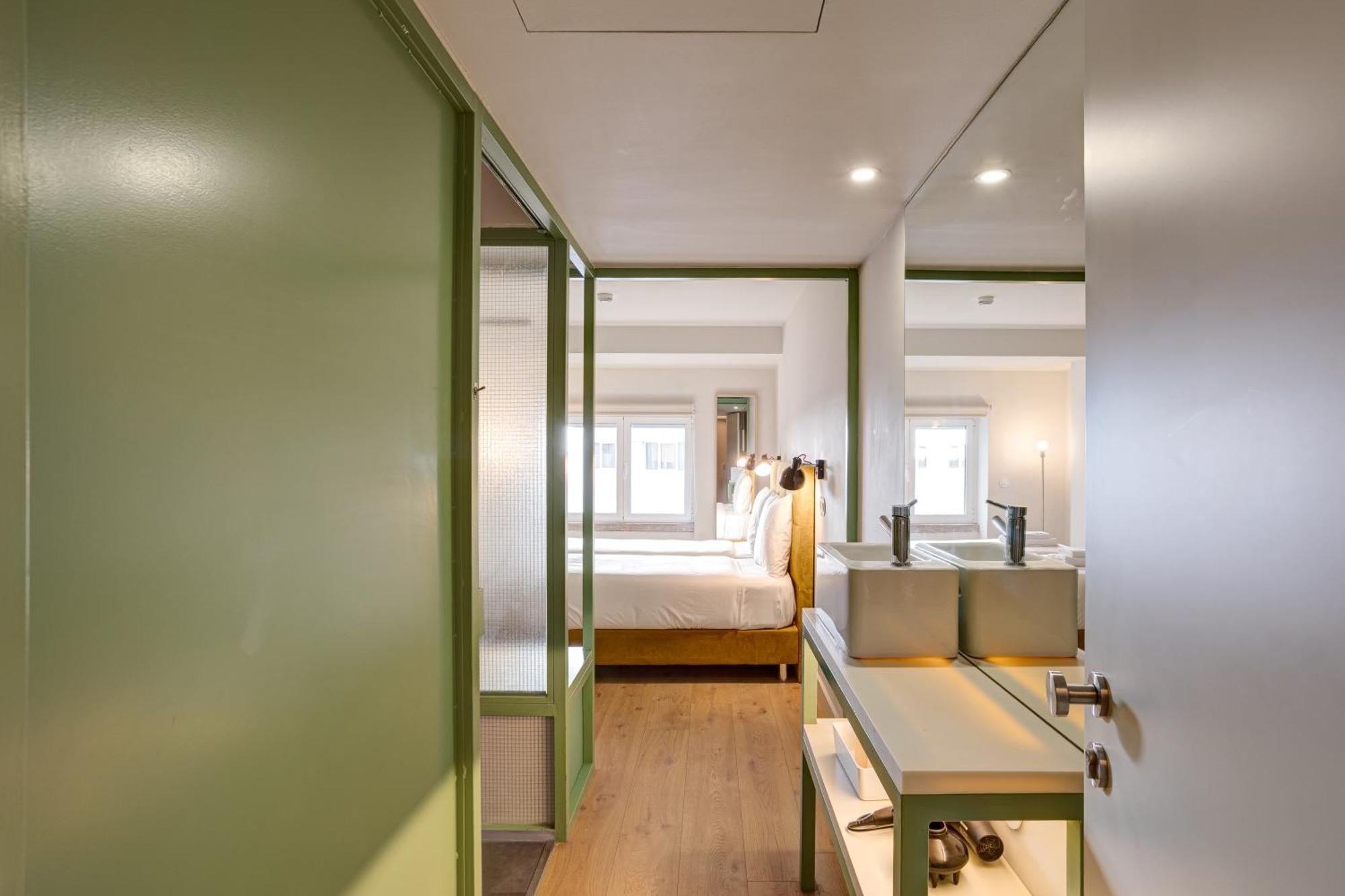 Out Marques Guest house Lisbon