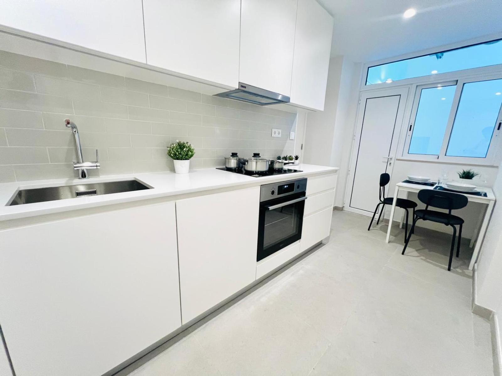 Hostel Luxury Rooms, Location For Tourists Lisbon