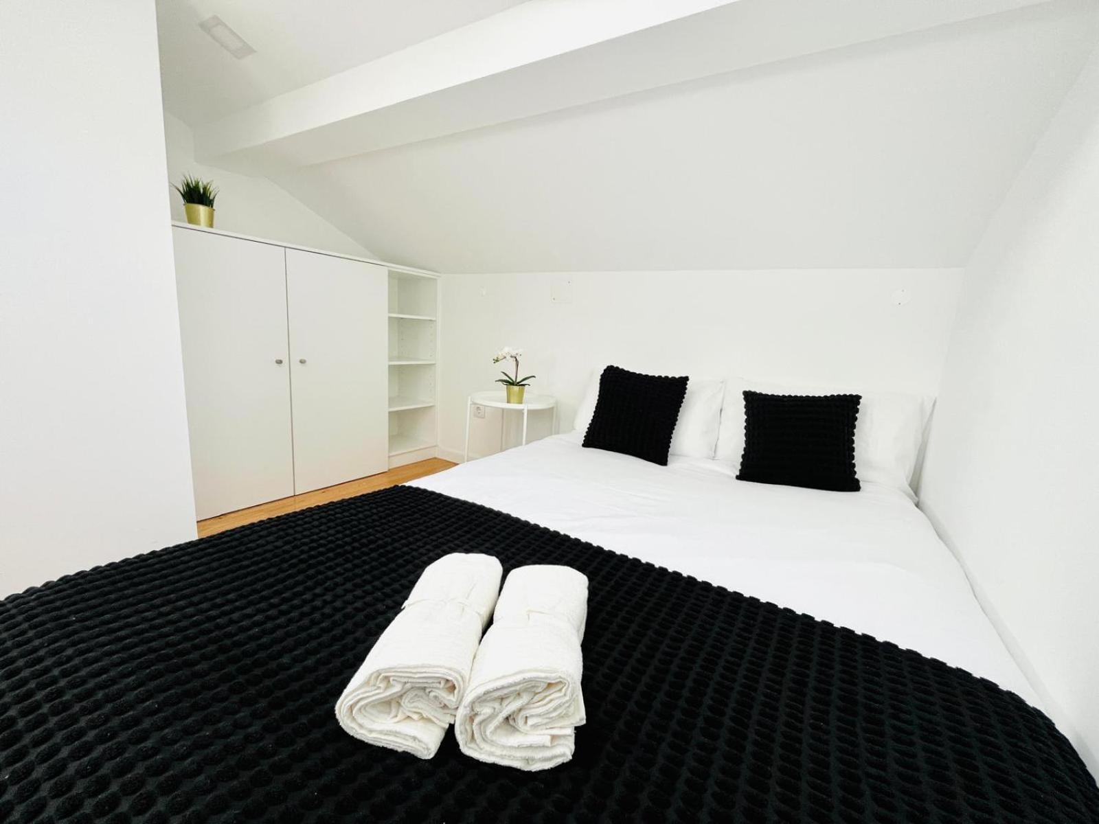 The Sarmento House - No 2d - Historical Two-bedroom * Lisbon