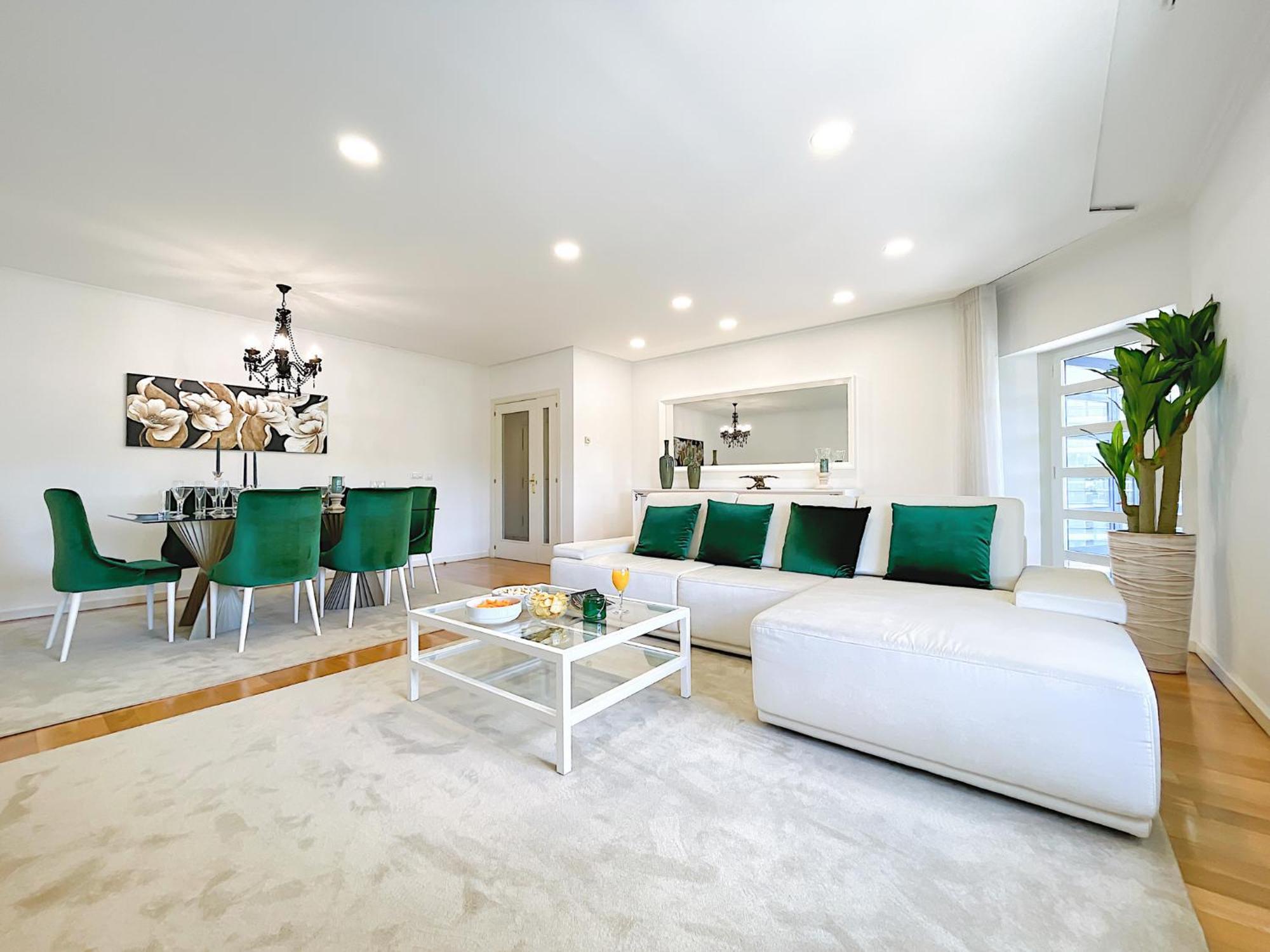 Prestige Entire 3 Bedroom Luxury Apartment *
