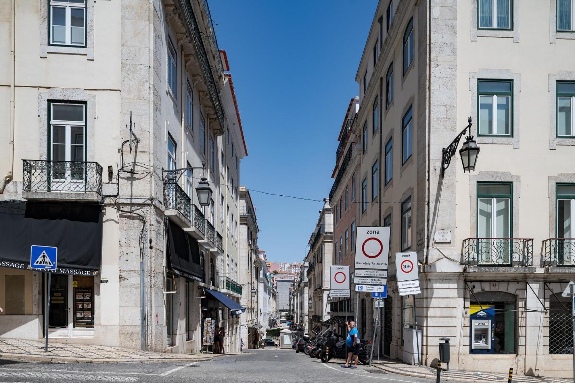Made For The Lovers- Urban Charm In Chiado Apartment