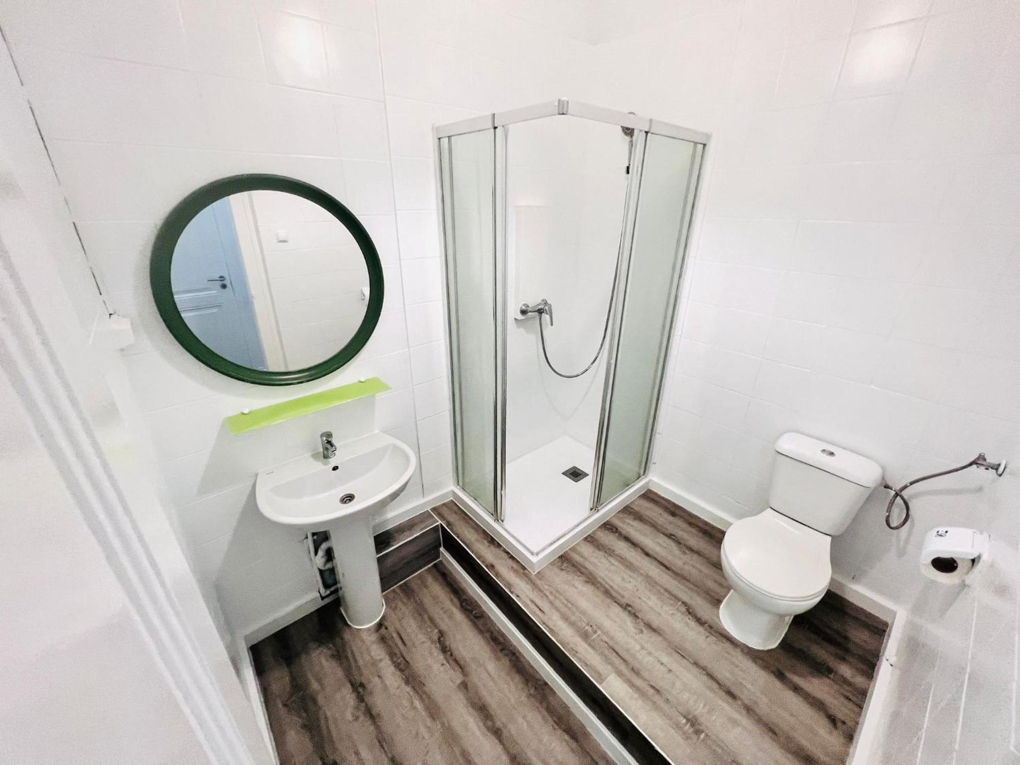 Hostel Rooms, Location For Tourists Lisbon