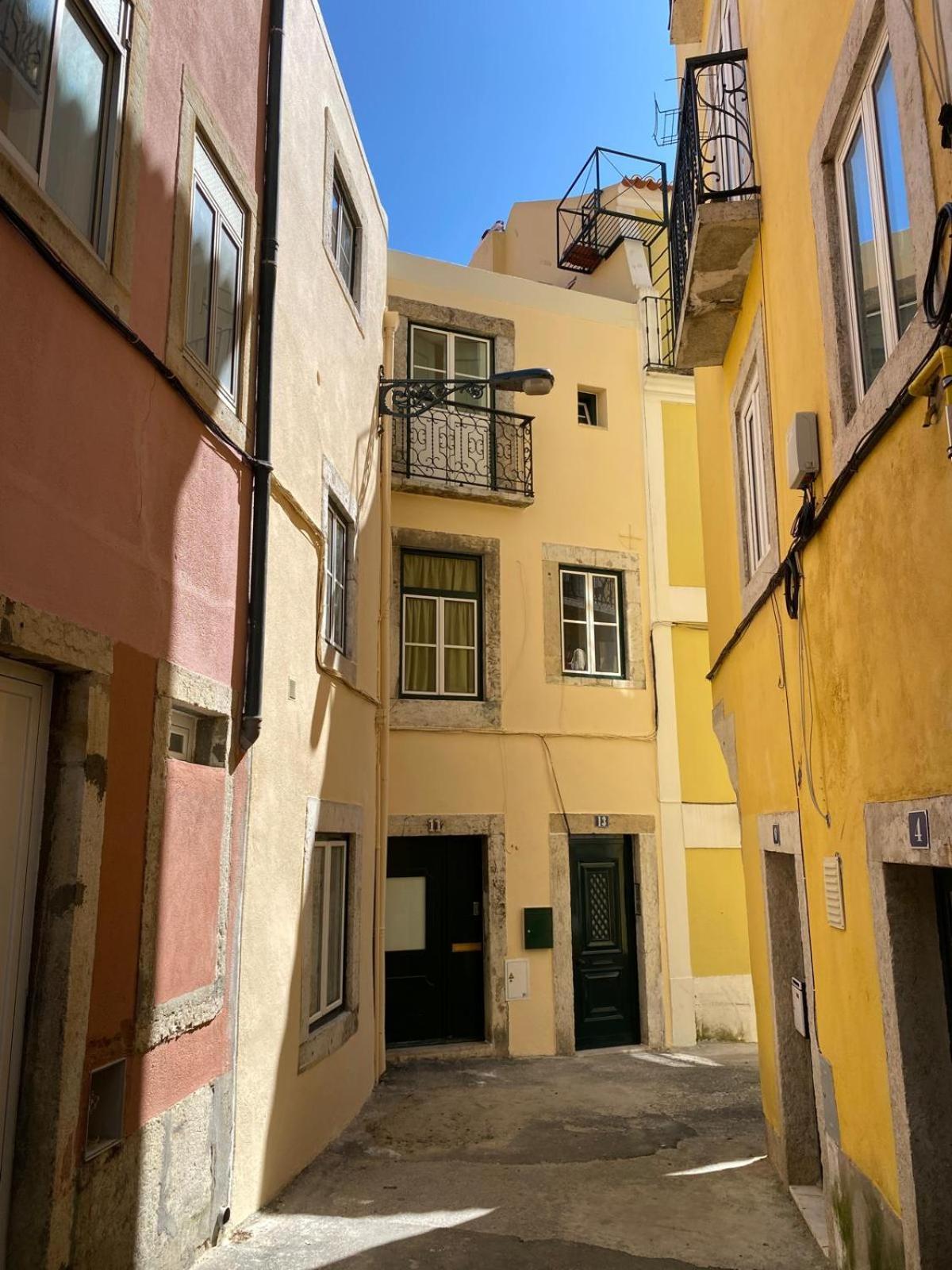 Lisbon Apartment *