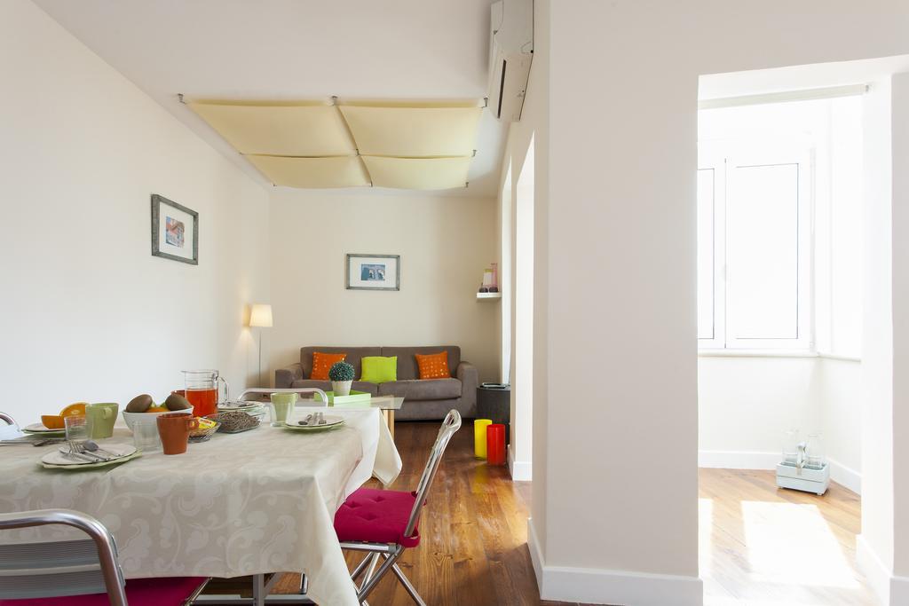Joivy Spacious And Bright 1-Bed Flat With City Views In Lapa * Lisbon