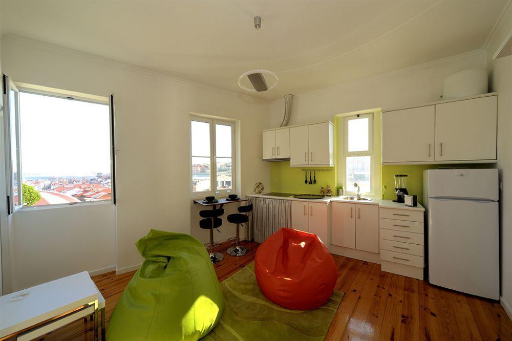 Apartment 4 Places - *