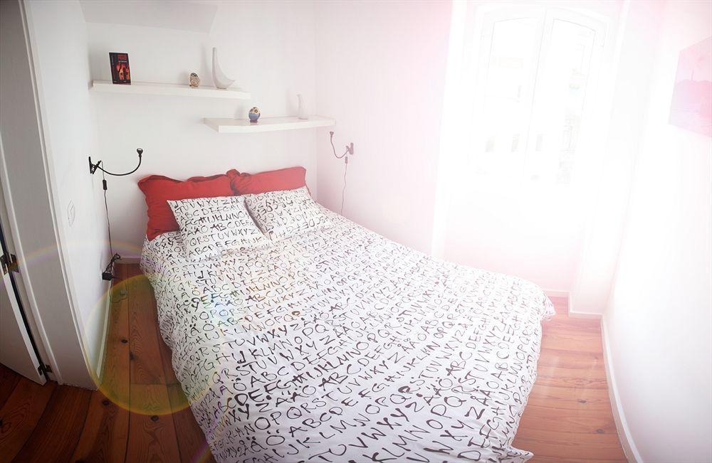 Apartment 4 Places - *