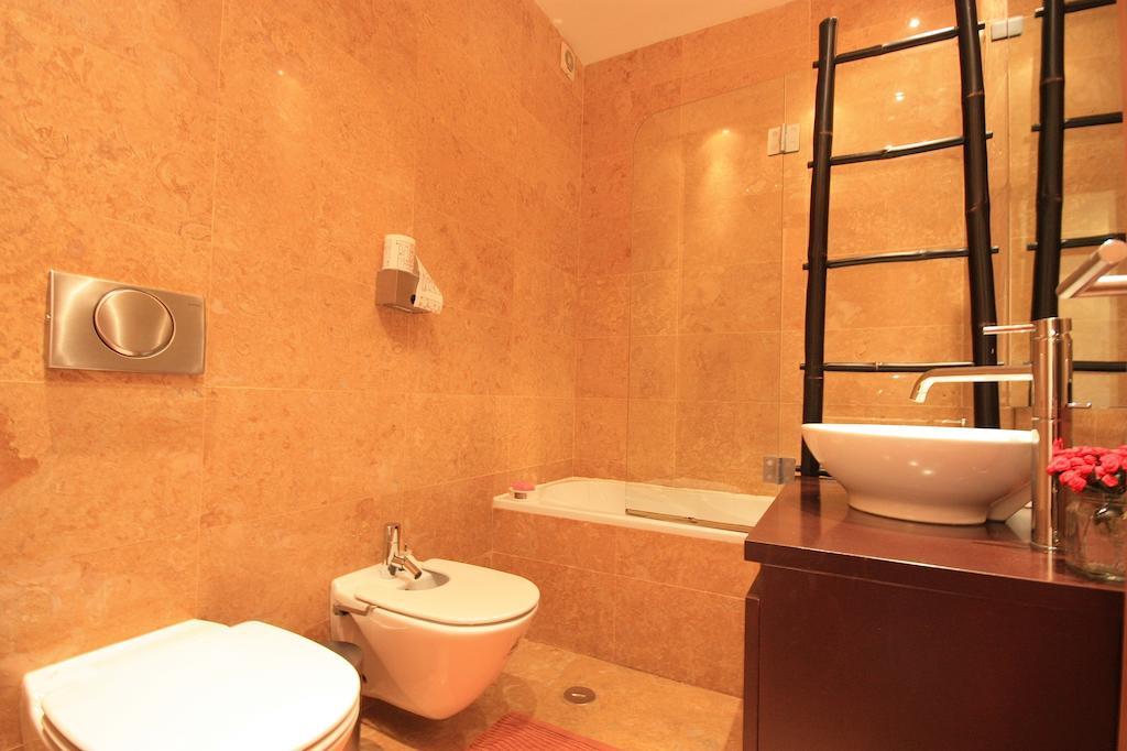 Myplace - Lisbon - Camoes