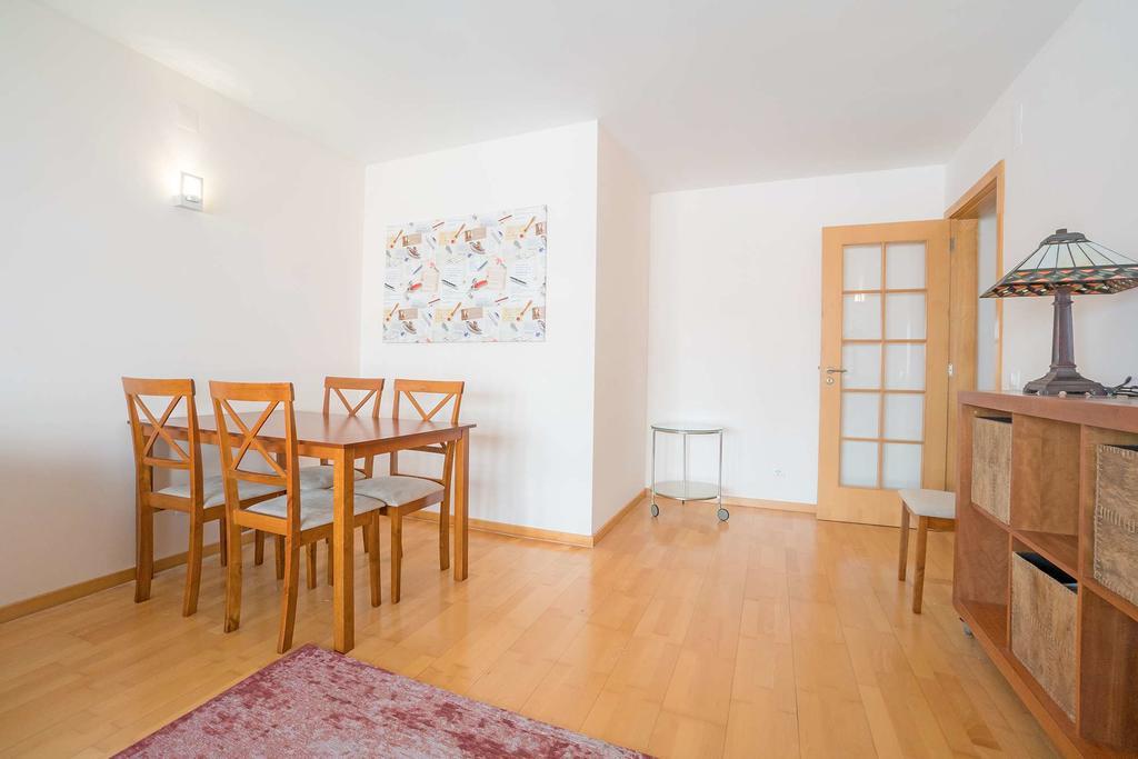 Apartment 1-minute Walk To The Metro And 2 To The Supermarket *