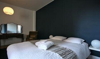 4 Places - *