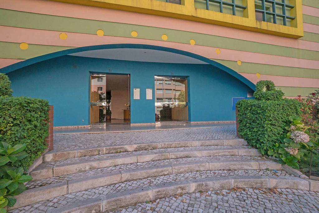 1-minute Walk To The Metro And 2 To The Supermarket Lisbon