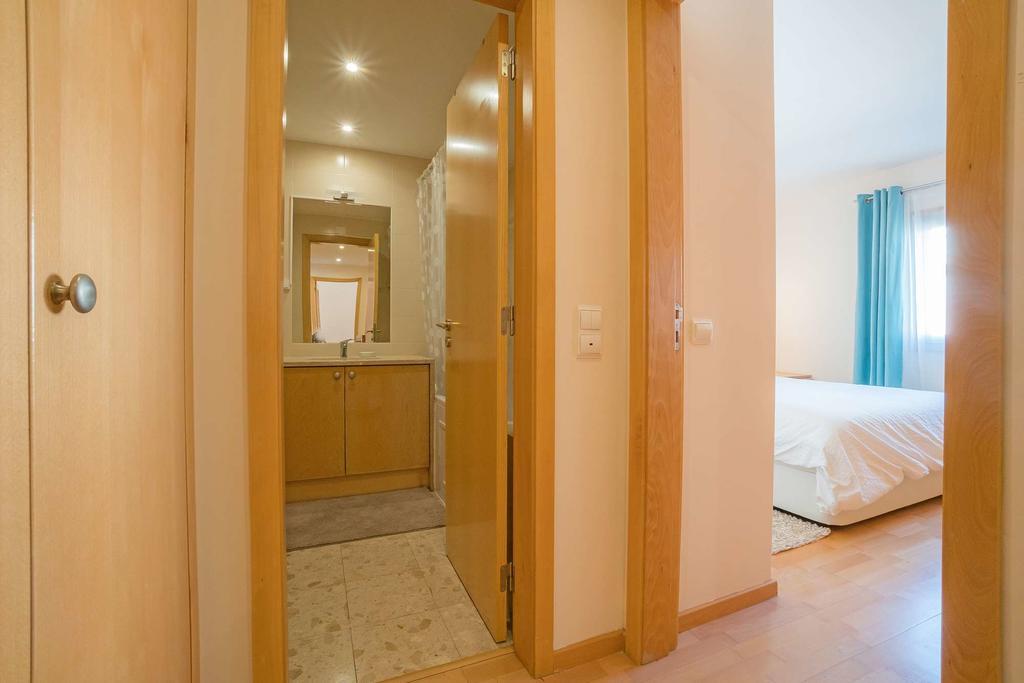 1-minute Walk To The Metro And 2 To The Supermarket Lisbon