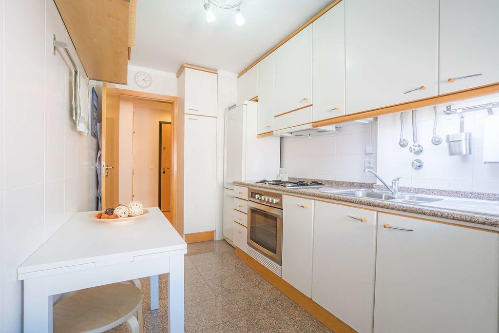 Apartment 1-minute Walk To The Metro And 2 To The Supermarket Lisbon