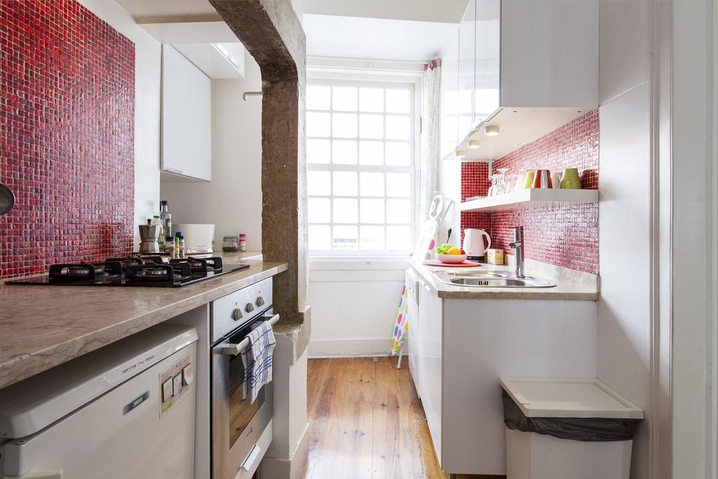 Joivy Classic 3Br Home With Workspace In Chiado, 2Mins From Baixa-Chiado Subway * Lisbon