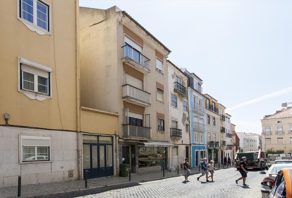 Apartment Joivy Bright 2br Apt With River Views &balcony In Alfama, Moments From Santa Apolonia Train Station Lisbon