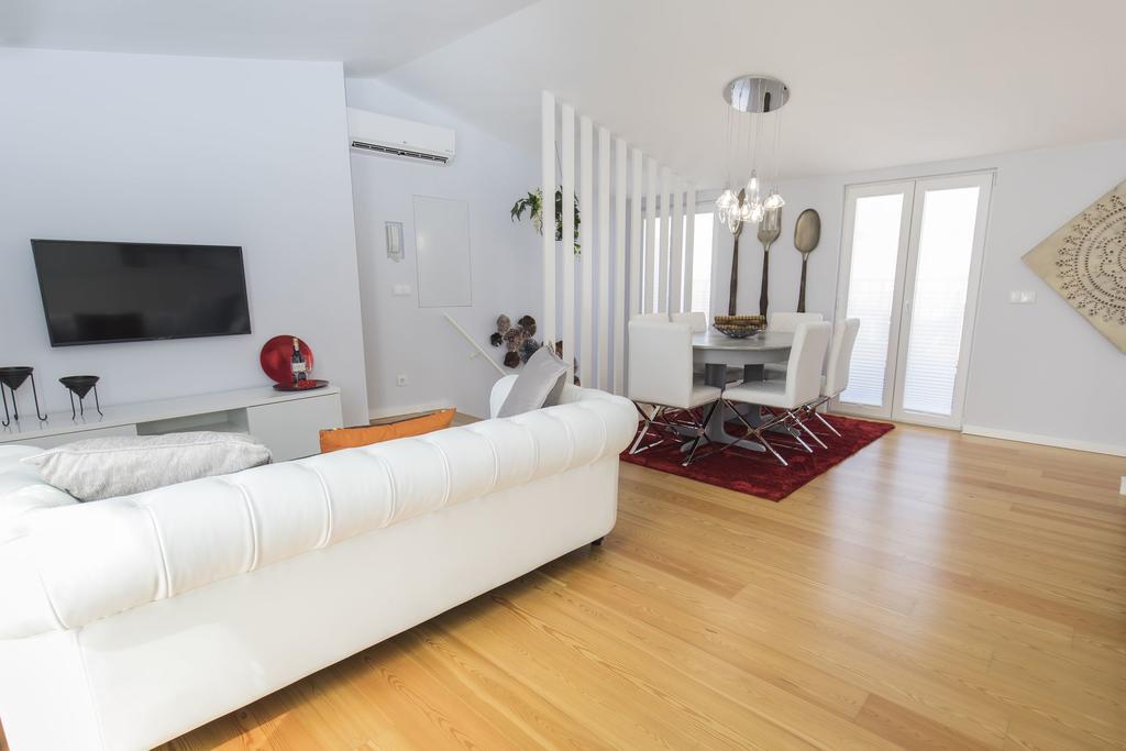 Lovelystay - 2bed Looking Good In Bairro Alto *