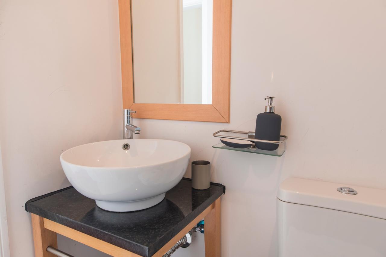 Lovelystay - Bica Patio Duplex Apartment
