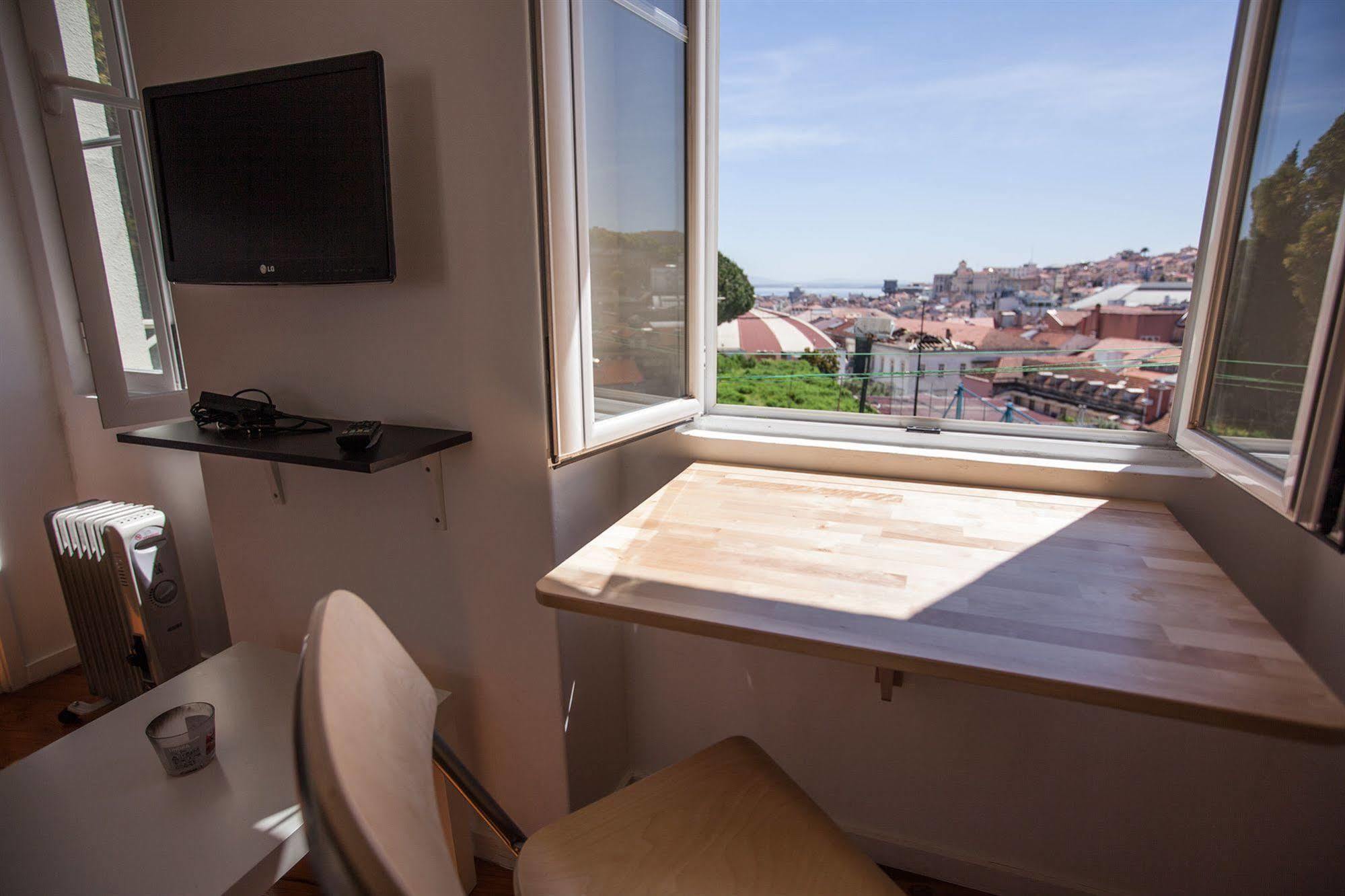 4 Places - * Lisbon
