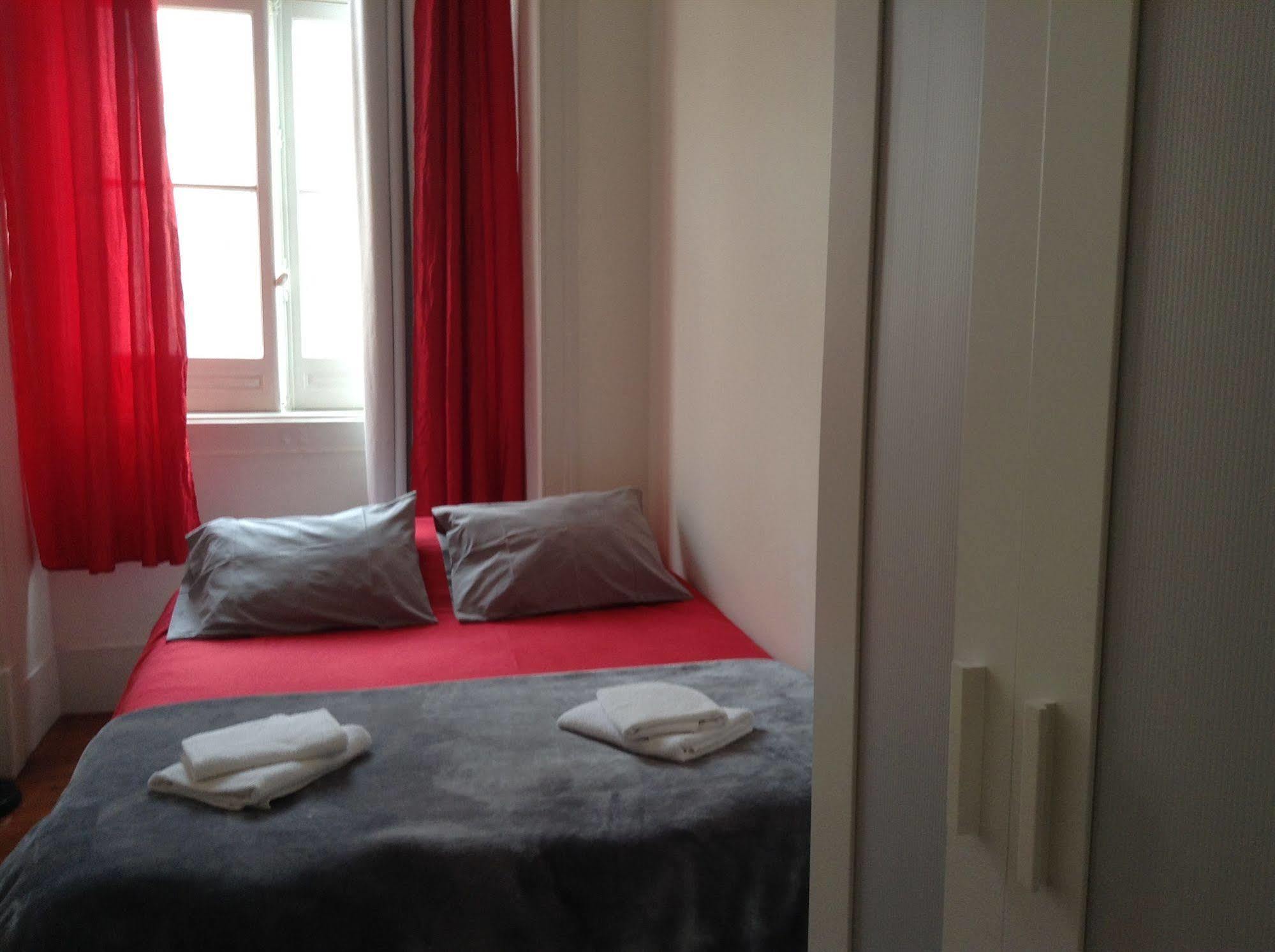 Riverview Hostel *