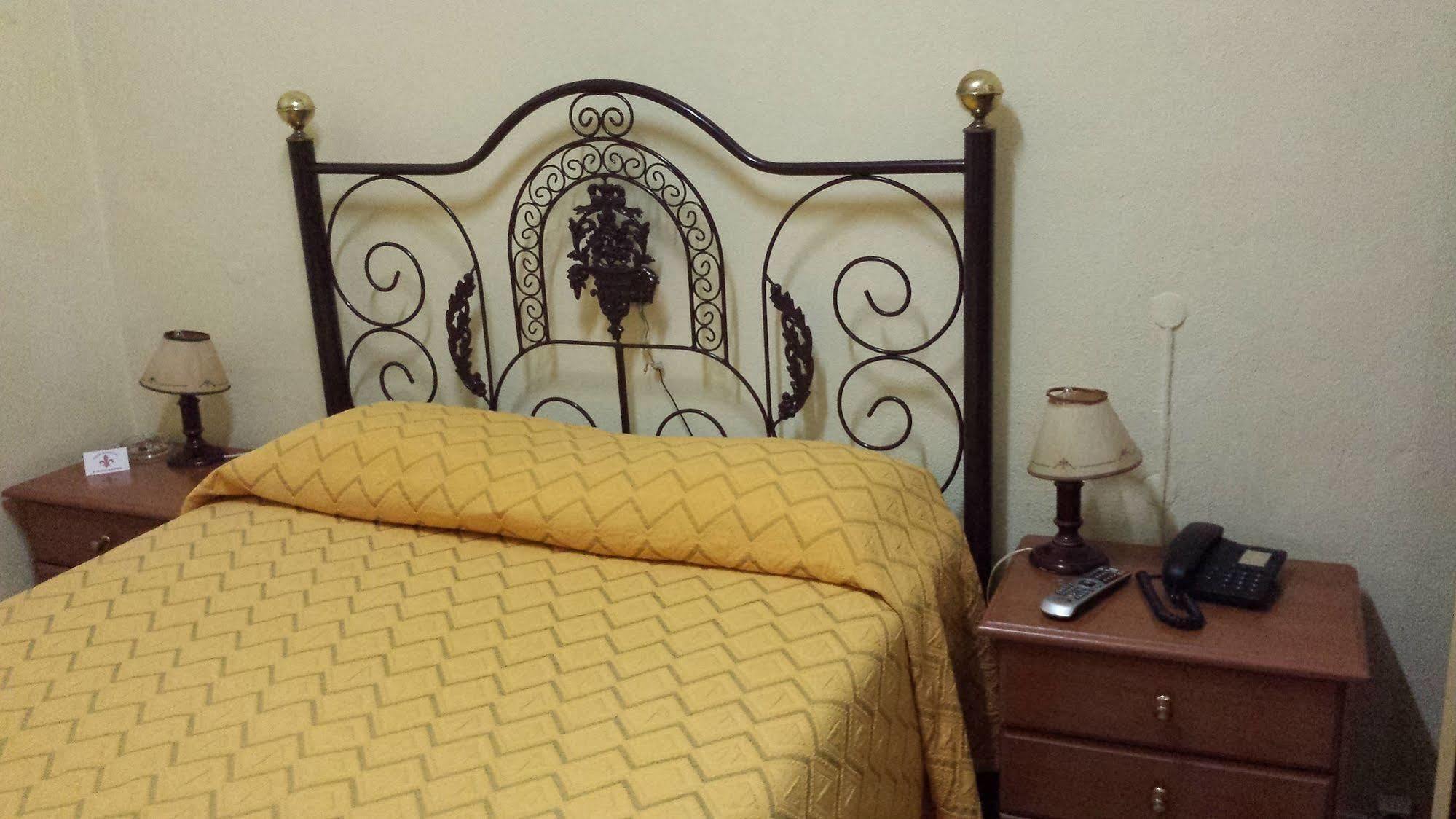 Guest house Pensao Residencial Flor Dos Cavaleiros Lisbon