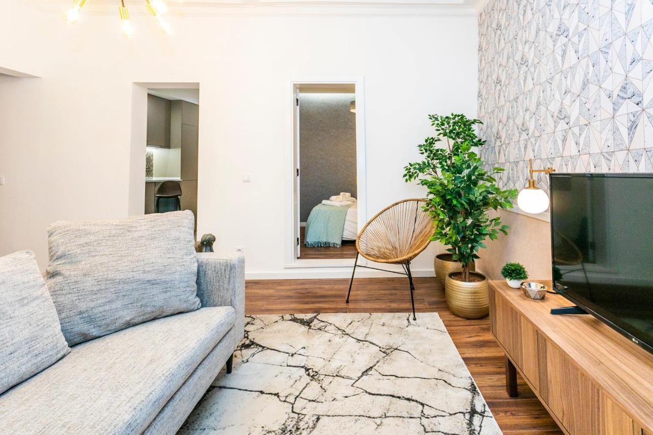 Apartment Lively 2 Bedroom In Iconic Alfama! Lisbon