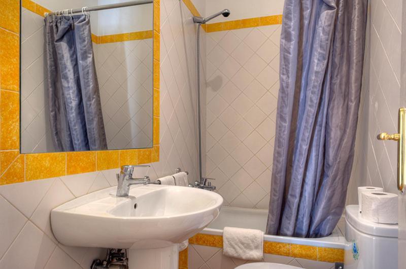 Angola 1 - 6 Bedrooms * Lisbon