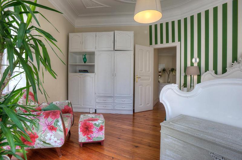 Angola 1 - 6 Bedrooms Apartment