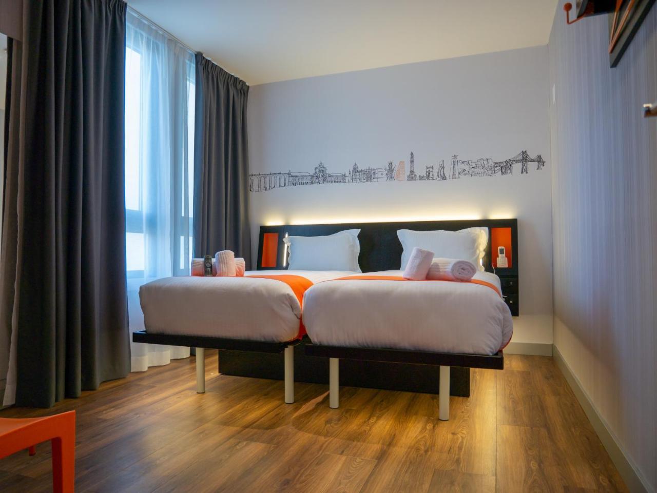 Easyhotel 2*
