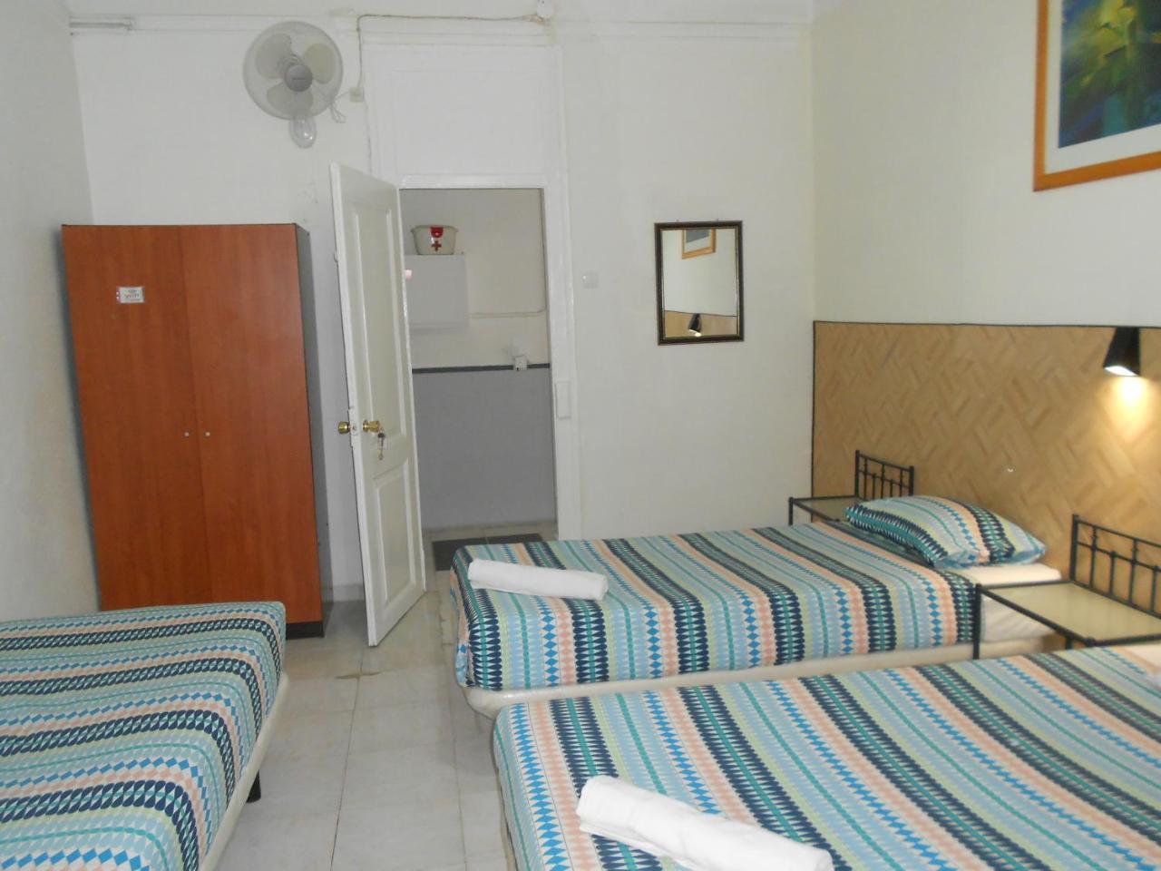 Crescent Albergue *