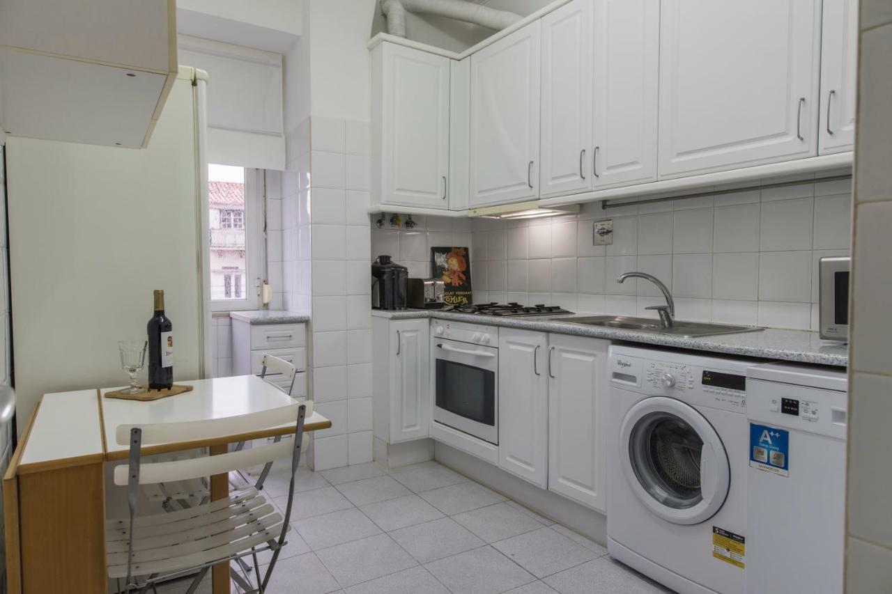 Charming Chiado 2bedr W/balcony And View Lisbon