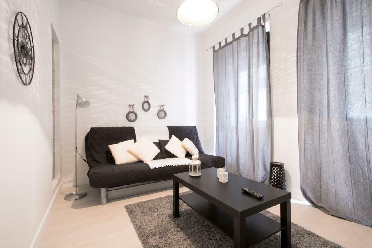 Trendy Alcantara Apartment