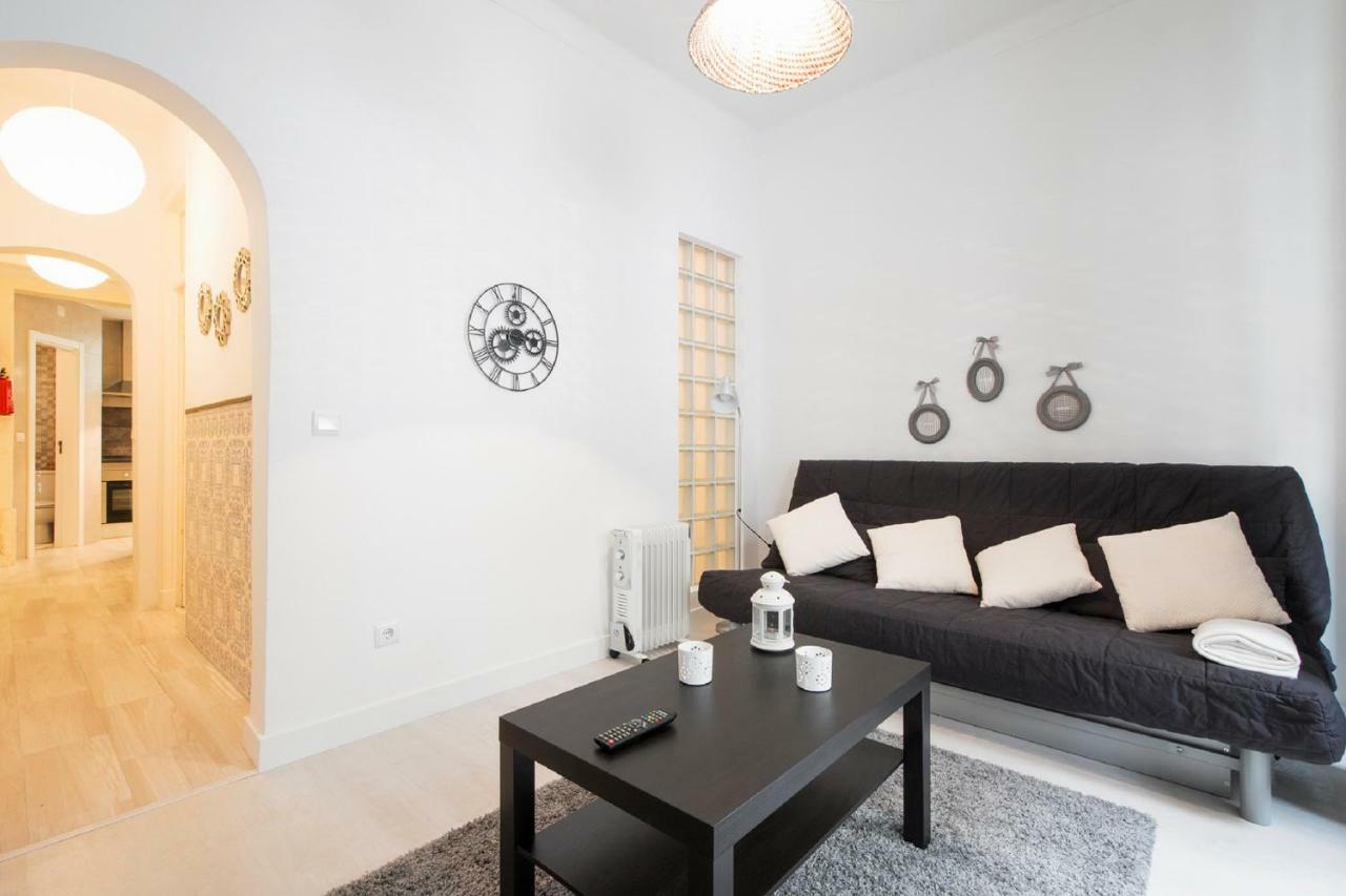 Trendy Alcantara Apartment