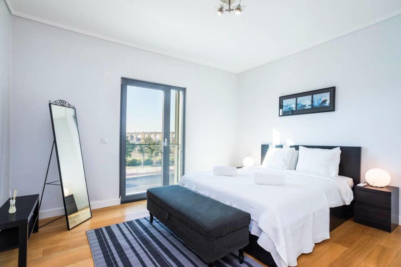 Guestready - Spacious Campolide Family Apt Fits 6 *