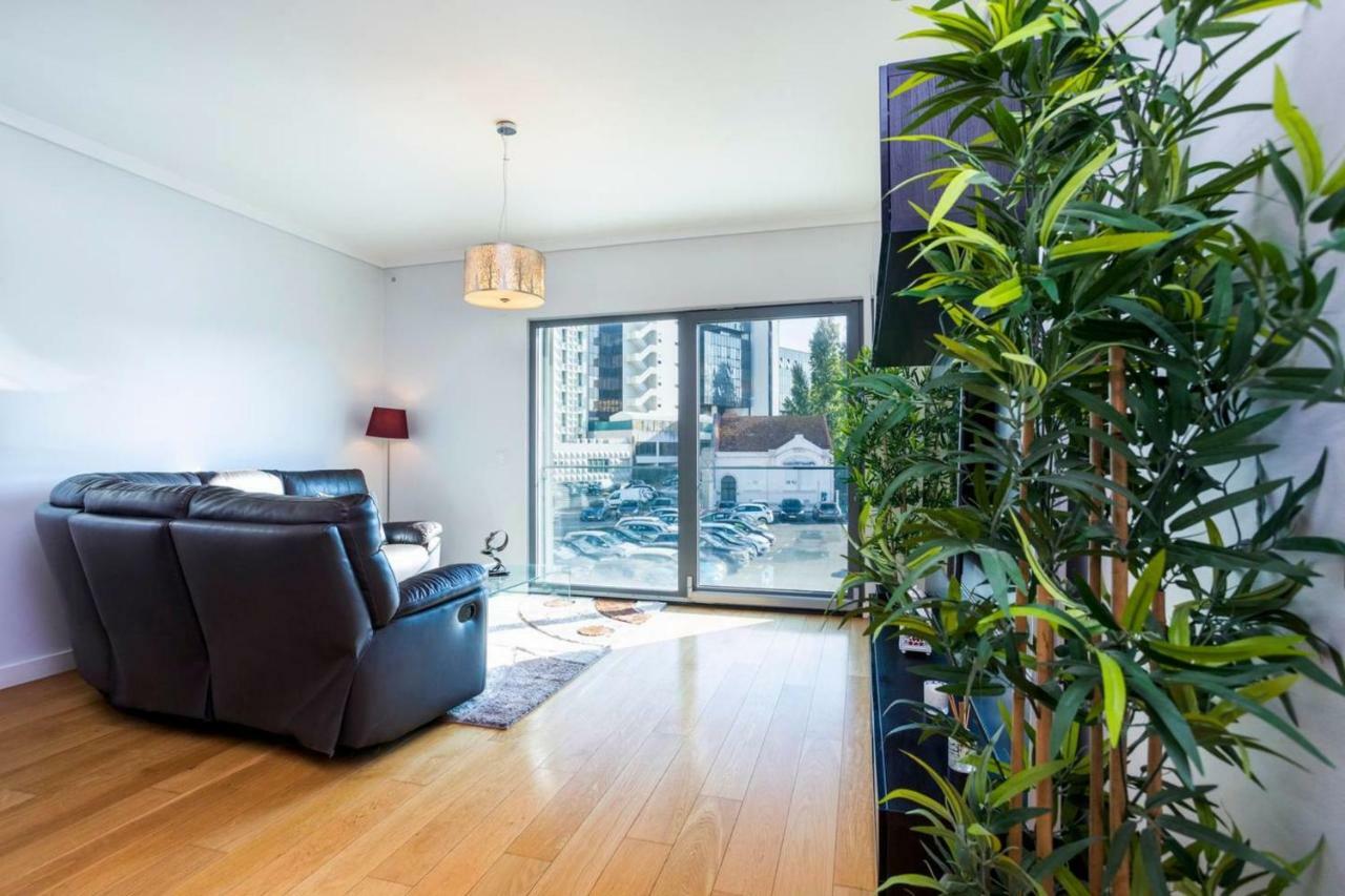 Guestready - Spacious Campolide Family Apt Fits 6 * Lisbon