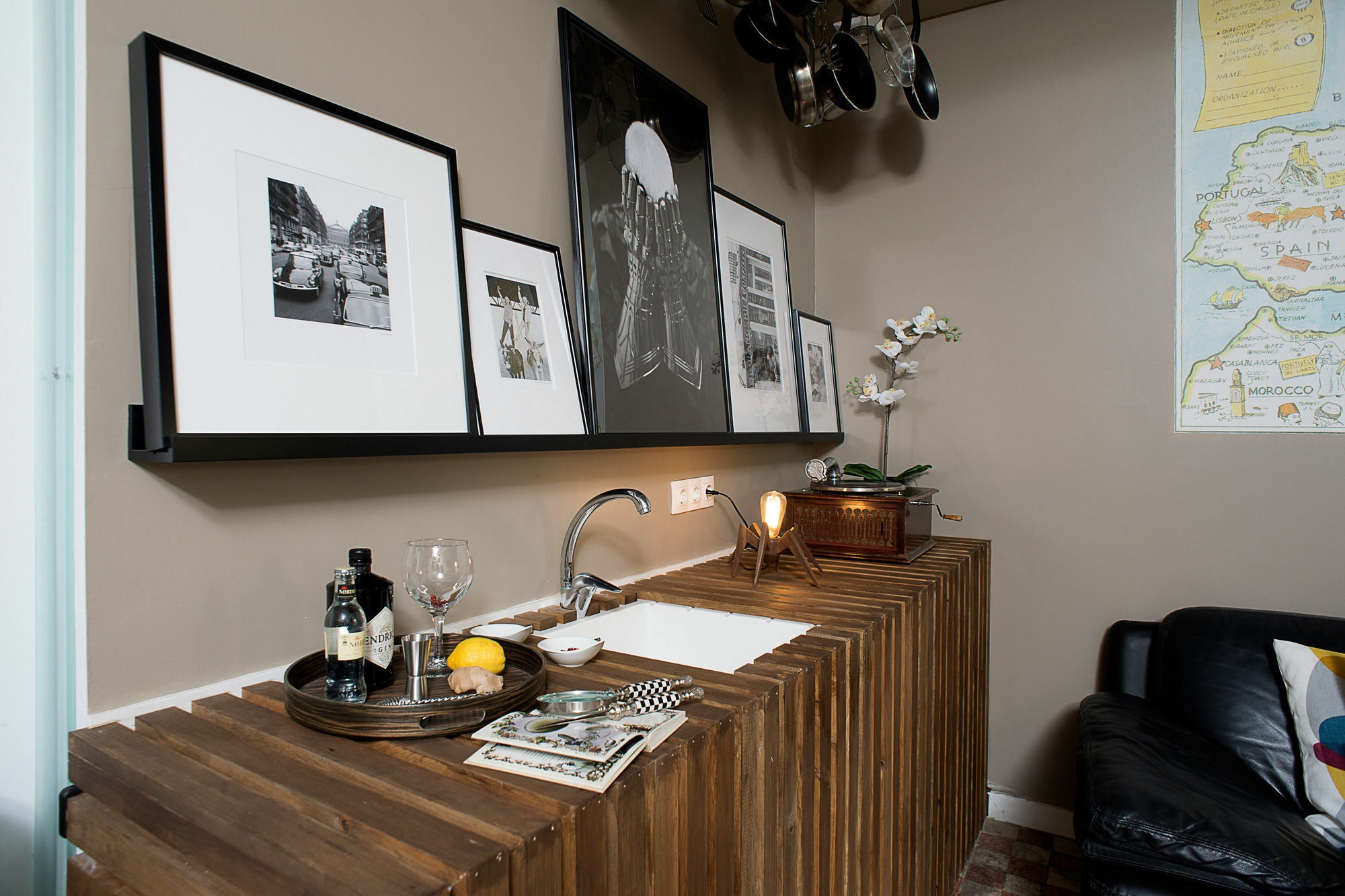 Passport Hotel