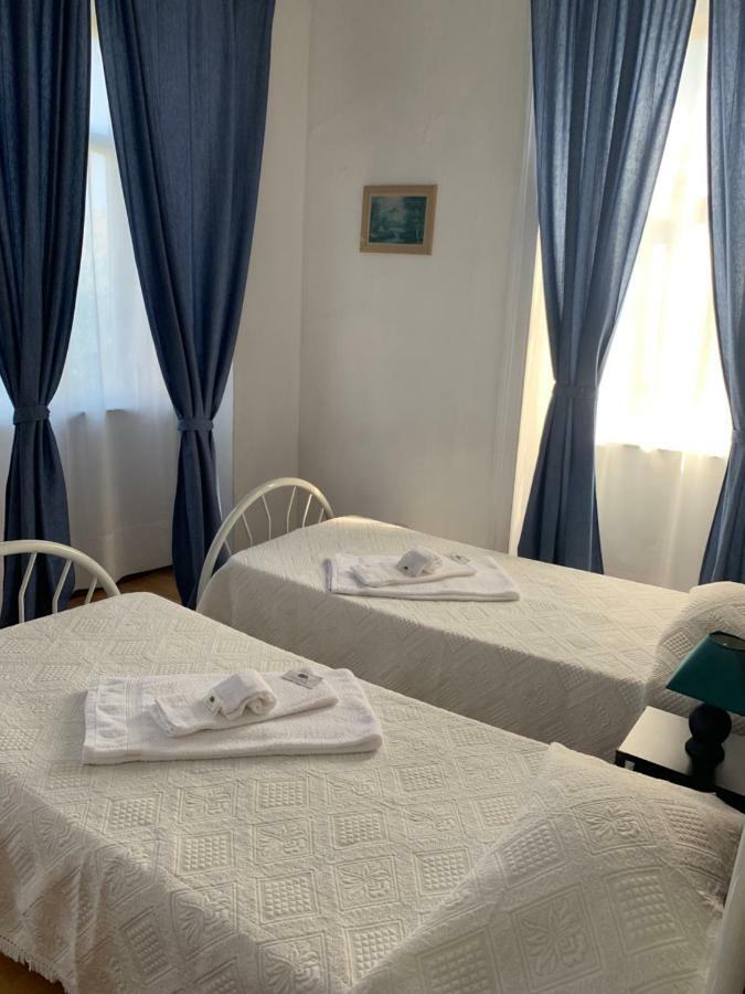 Residencia Whitelove Guest house