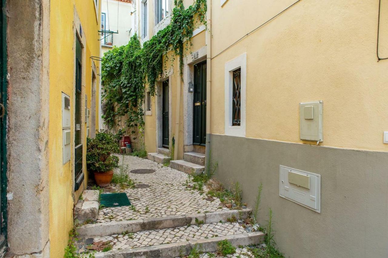Lovelystay - Traditional Alfama View Apartment Lisbon