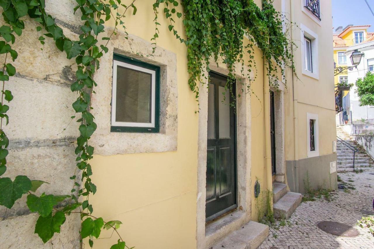 Lovelystay - Traditional Alfama View Apartment