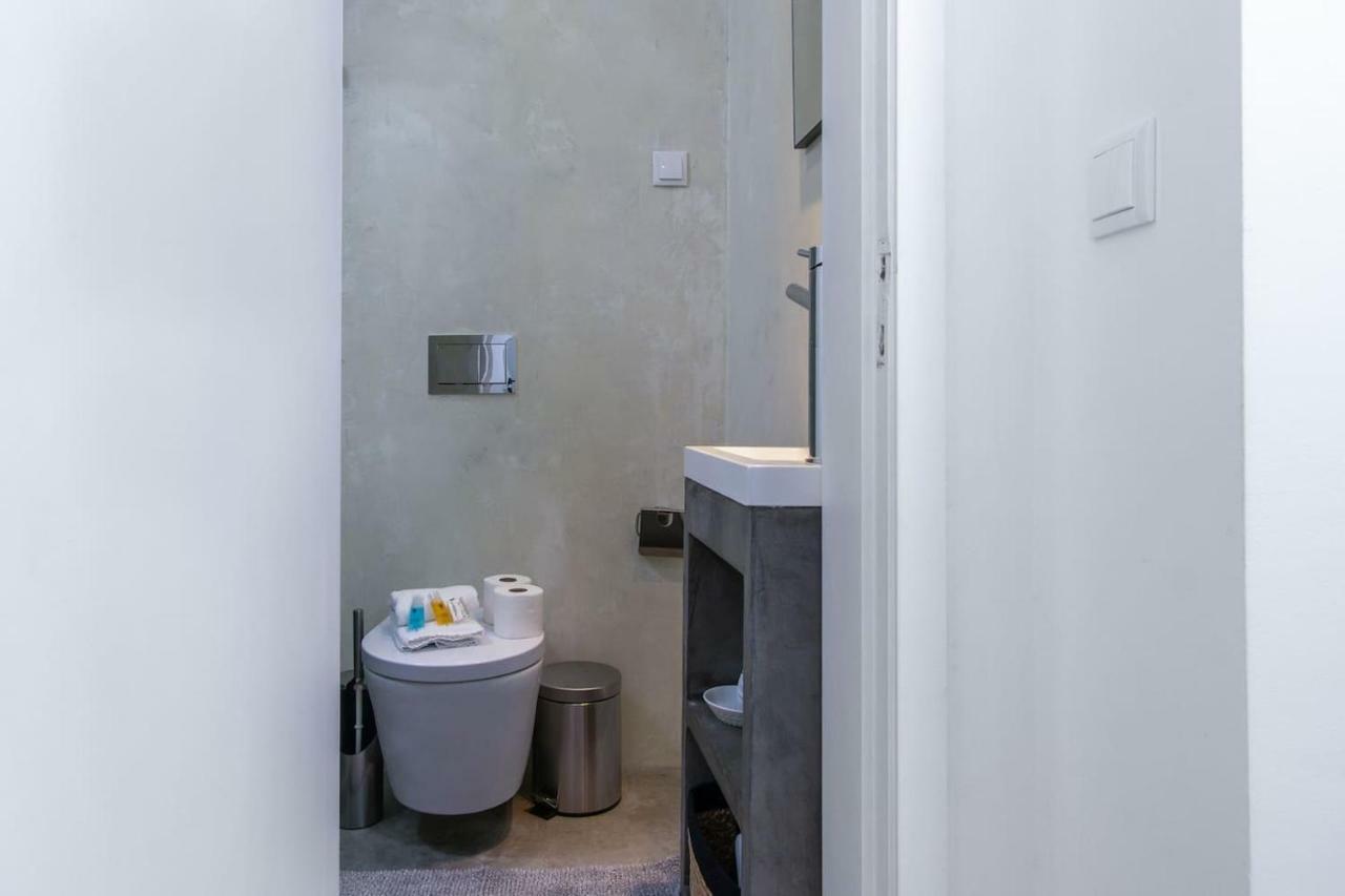Lovelystay - Traditional Alfama View * Lisbon