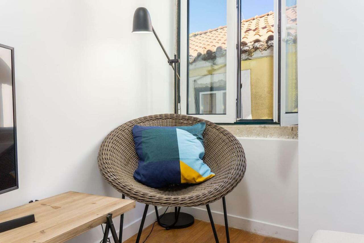 Lovelystay - Traditional Alfama View * Lisbon