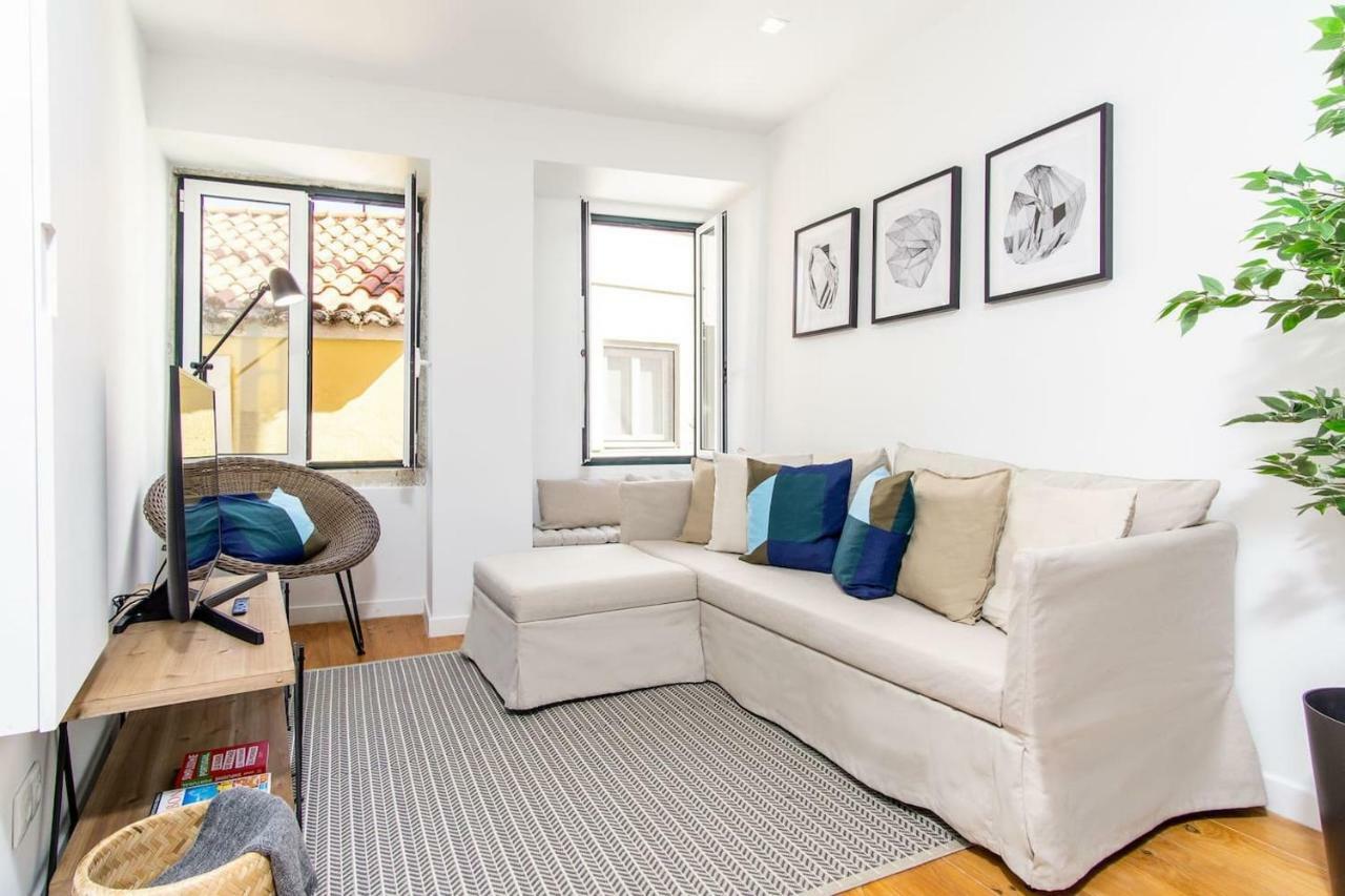 Lovelystay - Traditional Alfama View Apartment Lisbon