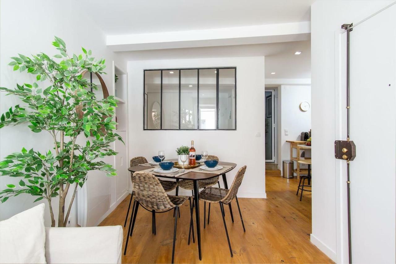 Lovelystay - Traditional Alfama View Lisbon