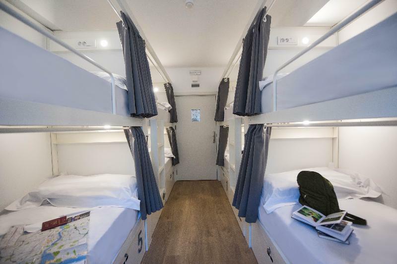 Room00 Hostel