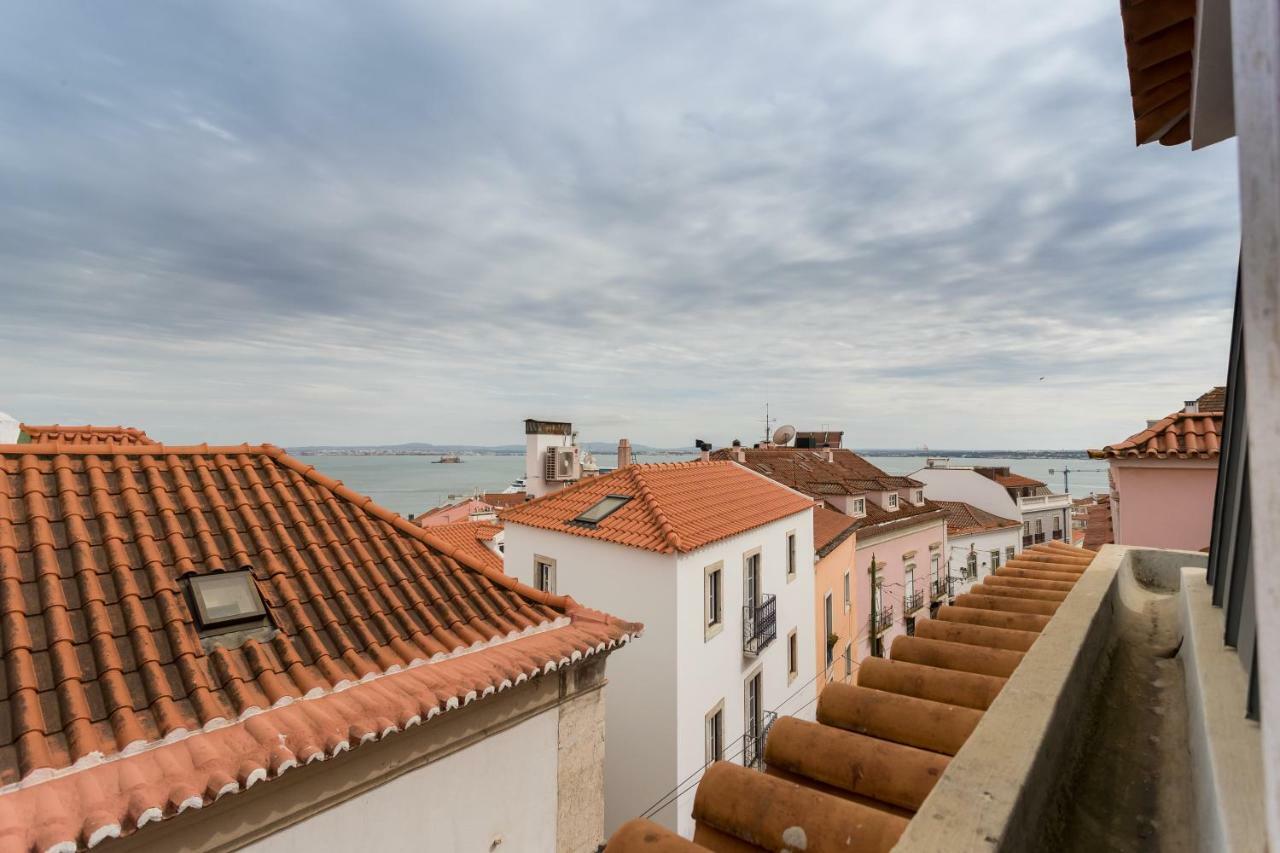 Alfama Modern Two-bedroom W/ River View And Parking - By Lu Holidays Lisbon