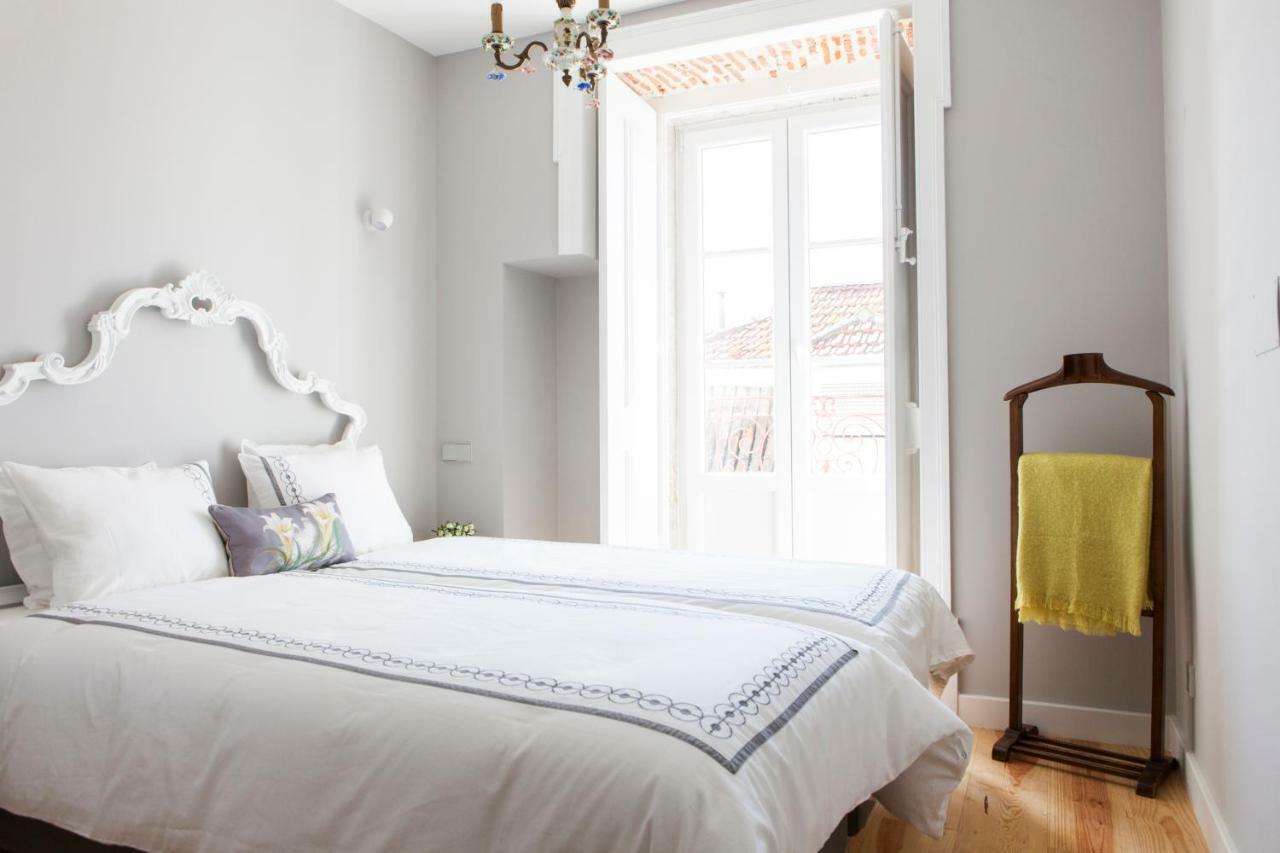 Alfama Sophisticate Flat With Balconies 2bedrs 2baths & Ac In 19th Century Building Historic Center